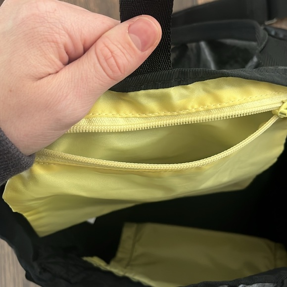 Dakine Kelsey 26L Crossbody Tote in Raven Black - Picture 8 of 12